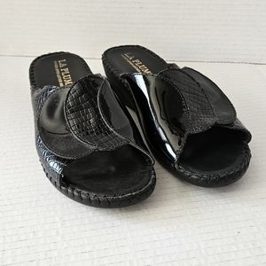 La Plume Paola black‎ patent leather slide  size EU 37 US 6.5